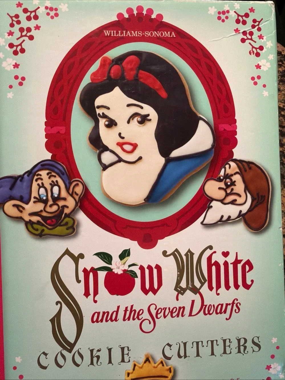 William Sonoma Disney Snow White & Seven Dwarfs Cookie Cutter Set new open box